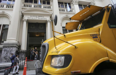El mercado ahora gira hacia el peso porque ve posible un triunfo de Massa