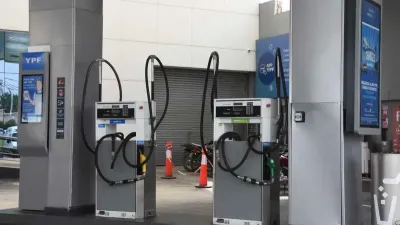 Petroleras presentaron a Royón plan de acción para normalizar abastecimiento de combustibles