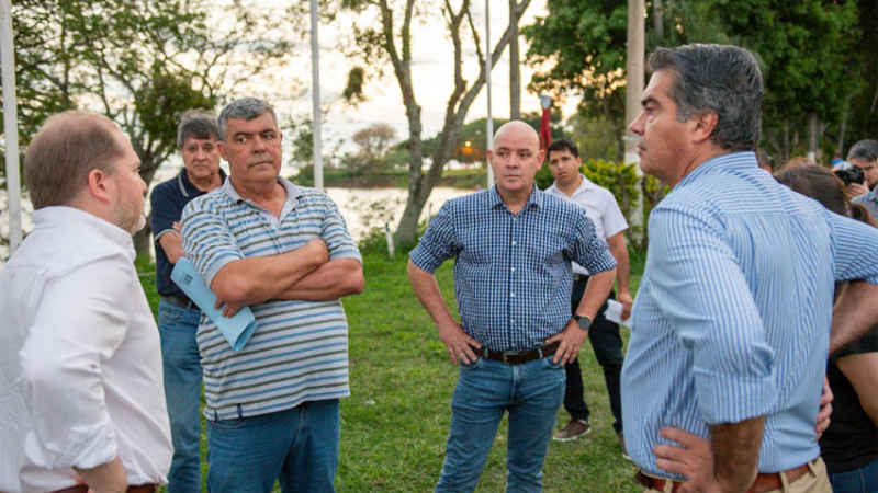 Capitanich coordinó plan de prevención y recorrió defensas de la Isla del Cerrito