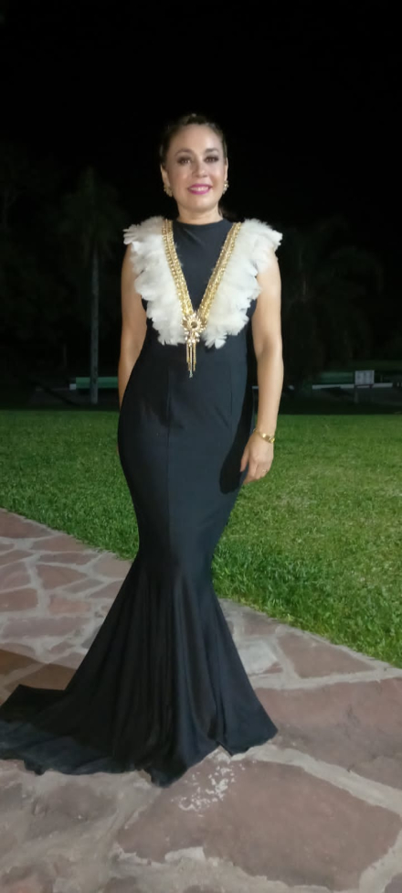 Myriam Fleitas luciendo accesorios diseñados por Flavia.jpg