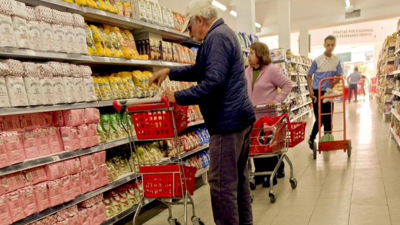 Alimentos subieron hasta un 35 % y advierten sobre problemas de stock