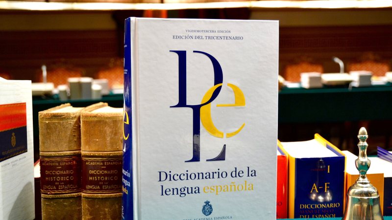 La RAE incorporó a su diccionario las palabras "machirulo", "big data" y "perreo"