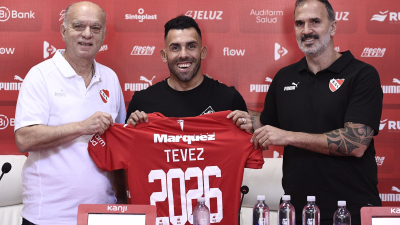 Carlos Tévez renovó su contrato con Independiente por tres años