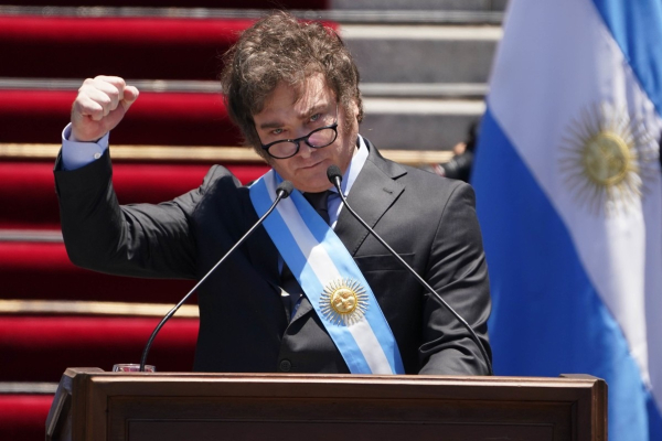 El presidente de Argentina, Javier Milei, comenzó este domingo su discurso ante la ciudadanía tras jurar el cargo que ejercerá por el período 2023-2027. Foto: Juano Tesone.