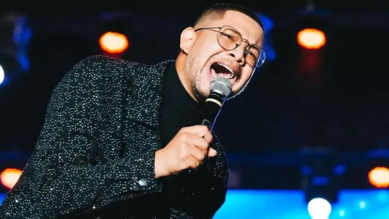 Cantante brasileño se desplomó y murió en medio de un show