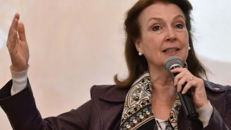 Mondino firmó el DNU que desregula la actividad financiera y es dueña de un banco