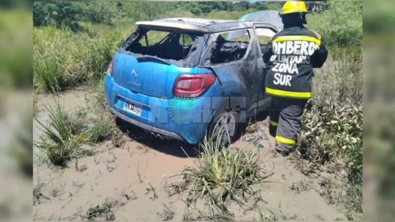 Dos detenidos por el robo e incendio de un automóvil