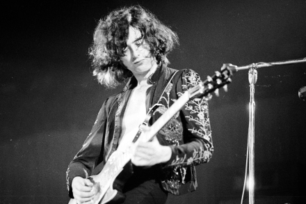 Jimmy-Page-Hero-Credit-Michael-Ochs-Archives-Getty-Images@2560x1707.jpg