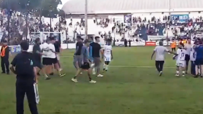 Batalla campal entre jugadores e hinchas de General Paz Juniors