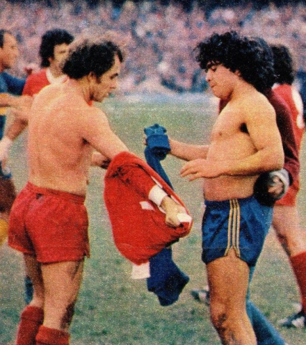 Bochini_70 Maradona.jpg