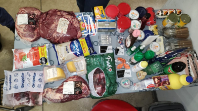 Fueron al supermercado y quisieron llevarse mercadería sin pagar