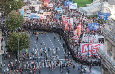 En otra jornada tensa y agitada no salió la "ley ómnibus"