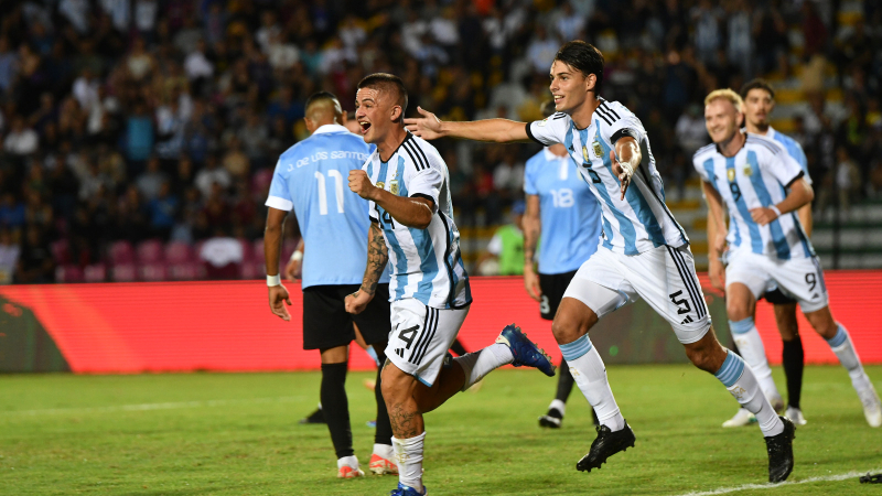 Argentina le gana bien al Uruguay de Bielsa
