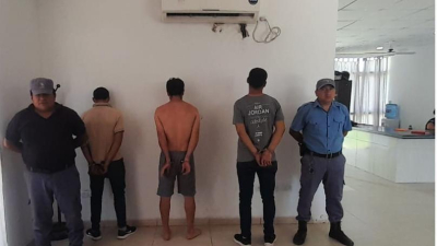 Tres detenidos acusados de llevarse casi $2 millones con un arma de juguete