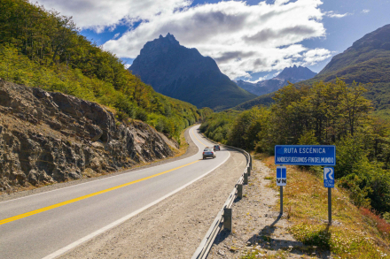 vialidad_nacional_instalo_en_tierra_del_fuego_antartida_e_islas_del_atlantico_sur_los_primeros_carteles_alusivos_a_la_ruta_natural_el_programa_del_ministerio_de_turismo_y_deportes_de_la_nacion.jpg