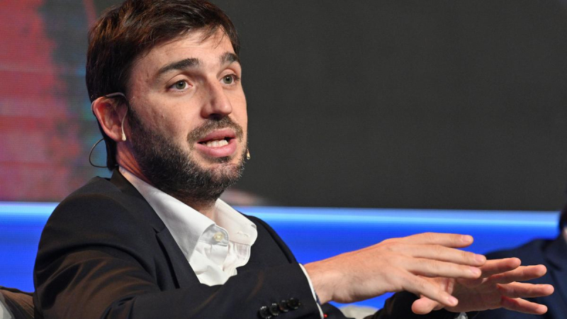 El gobernador de Chubut advirtió que interrumpirá la salida de petróleo si le descuentan la coparticipación