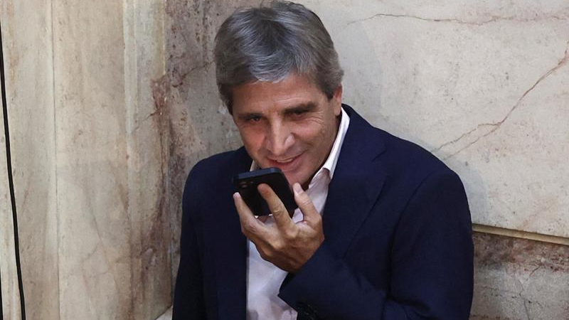 Caputo convocó a los ministros de Economía para el miércoles