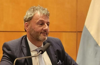 Echaron al actor menos relevante en el escándalo del salariazo por decreto