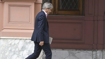 La recaudación cae 20 % real por mes y compromete el superávit