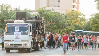 El rezo del Viacrucis unió a Corrientes y Resistencia