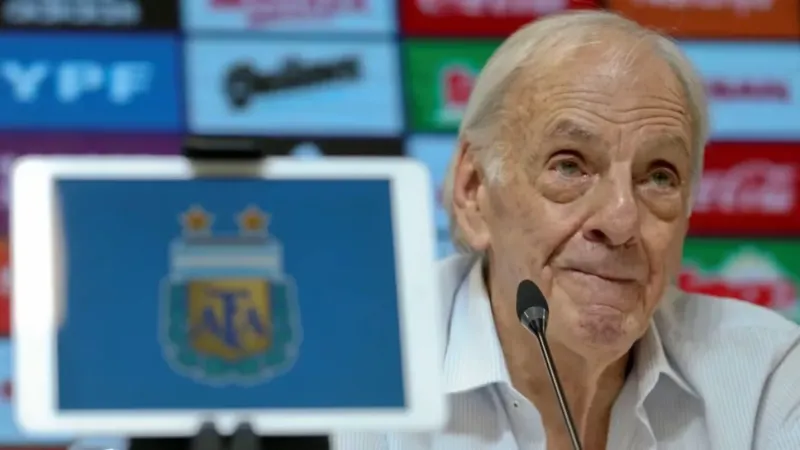 Menotti permanece internado y continúa la preocupación por su estado de salud