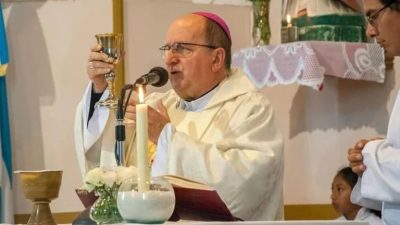 Le impusieron tratamiento psicológico y restricción perimetral al arzobispo de Salta por violencia de género