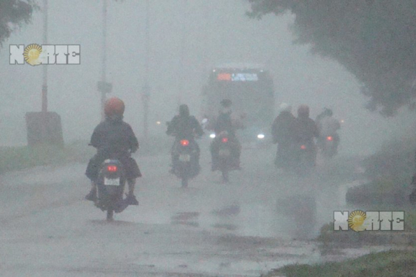 La niebla cubrió el cielo de Resistencia 
