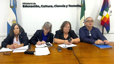 Educación avanza en mesas de trabajo para garantizar la titularización docente