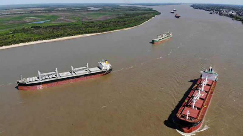 Argentina abre la licitación de obras en la hidrovía a empresas privadas