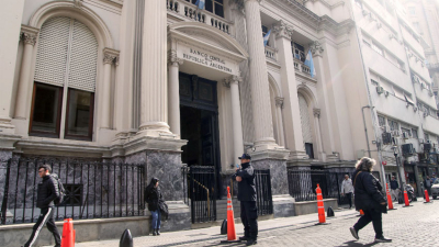 El Banco Central volvió a bajar la tasa de interés y la dejó en 50 % anual