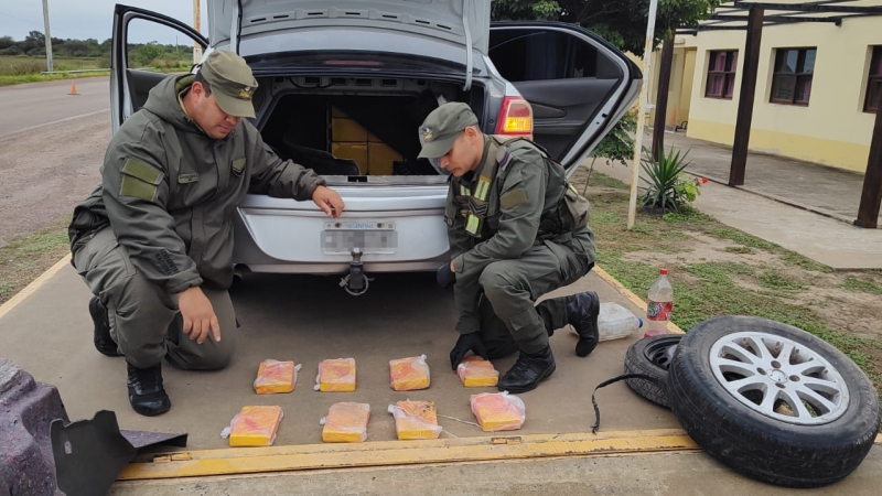 Incautan 15 kilos de cocaína camuflados en un auto que venía hacia Resistencia 