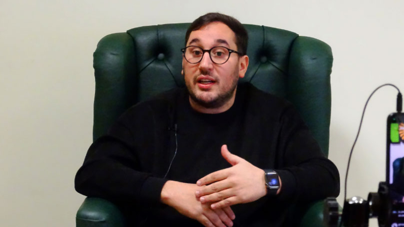 "Hay un retiro del Estado de la política productiva y social"