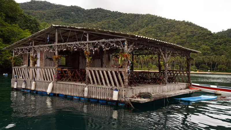 Un restaurante flotante en Isla Grande, la cocina más fresca