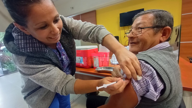 La Escuela Superior de Salud Pública realizó un vacunatorio para el personal de NORTE