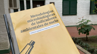Presentan el libro "Metodologías microbiológicas de indicadores ambientales de suelo"