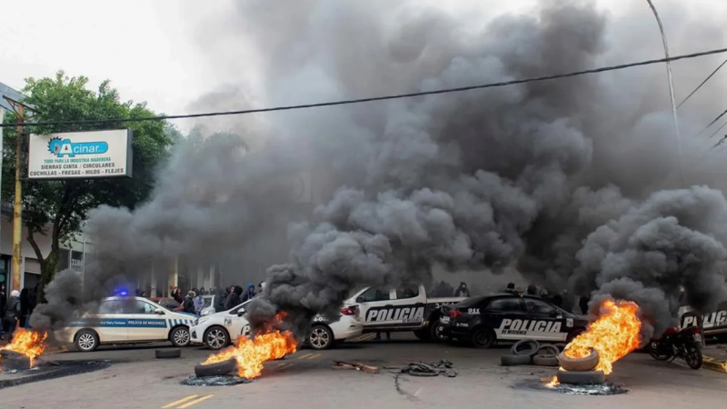 Misiones atraviesa su octavo día de protesta policial y el conflicto amenaza con seguir escalando