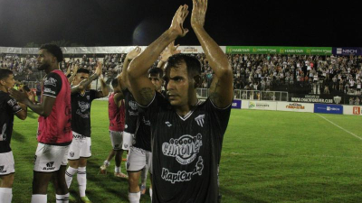 "Chino" Nievas probó, pero sintió dolor en el tobillo derecho y no llega en For Ever