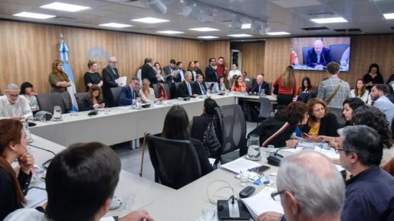 Diputados debate proyecto para declarar "servicio esencial" a la educación