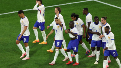 Francia se impuso a Austria con un gol en contra que resolvió su debut