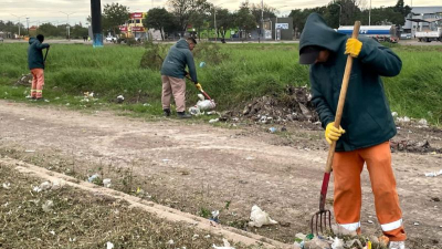 Resistencia continúa con el operativo de limpieza urbana