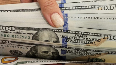 El dólar blue subió otros veinte pesos en el inicio de la semana