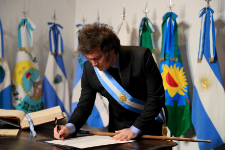 Milei pacto de Mayo 2.jfif