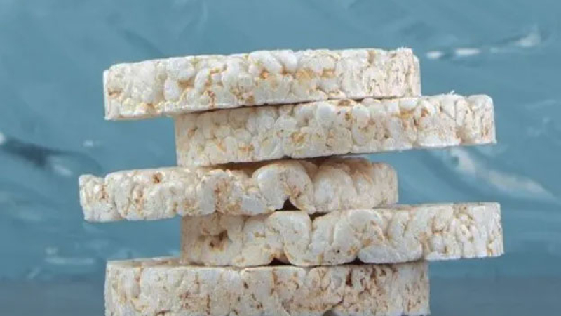 Prohibieron la venta de una marca de galletas de arroz
