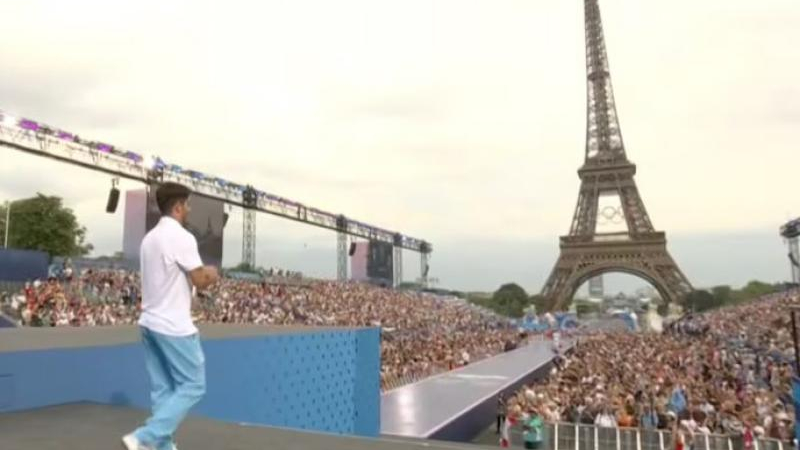 El emocionante momento del "Maligno" Torres en el Paseo de los Campeones