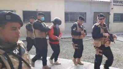 "César está bajo estrés y deprimido porque no puede ver a su madre"