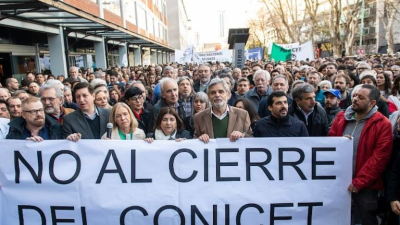 El gobierno cortó las becas de 250 científicos del CONICET
