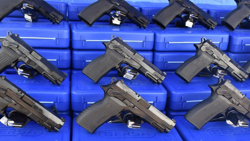 Dotan de pistolas nuevas a los agentes de la Policía del Chaco