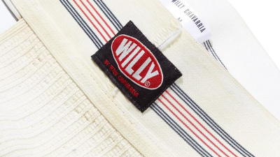 Calzoncillos rotos y manchados a 544 mil pesos: la nueva moda que puso de cabeza al mundo
