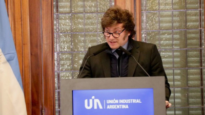 Milei insistió con que en diciembre dará de baja el Impuesto PAIS sobre el dólar