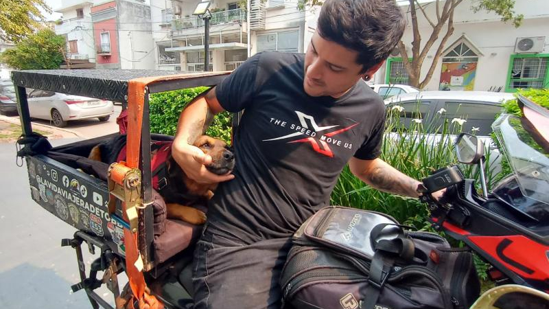 Vio que maltrataban a un perrito y lo adoptó: "Hoy Tobby es mi hijo"
